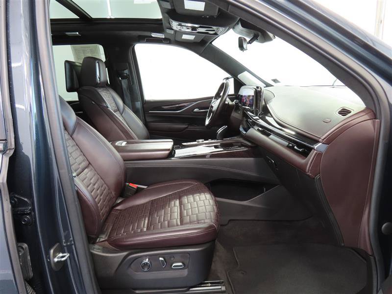 Used 2022 Cadillac Escalade Sport Platinum AWD/4WD image 48
