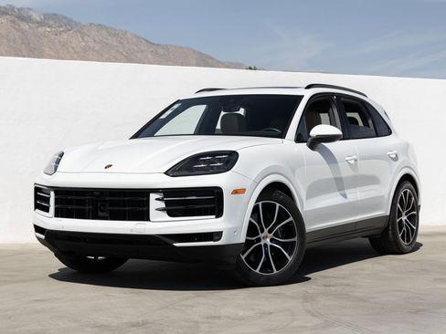 Certified 2025 Porsche Cayenne image 1