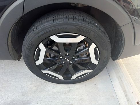 Used 2025 Kia Telluride S FWD image 7