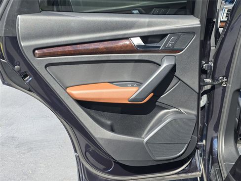 Used 2019 Audi Q5 Premium w/ Convenience Package image 10