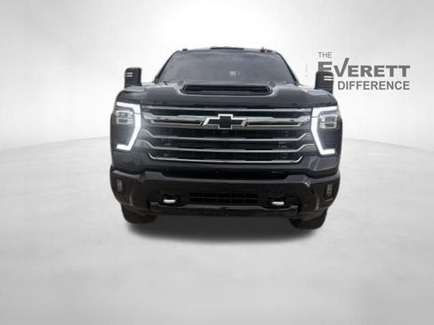Used 2024 Chevrolet Silverado 2500 High Country w/ High Country Premium Package AWD/4WD image 2