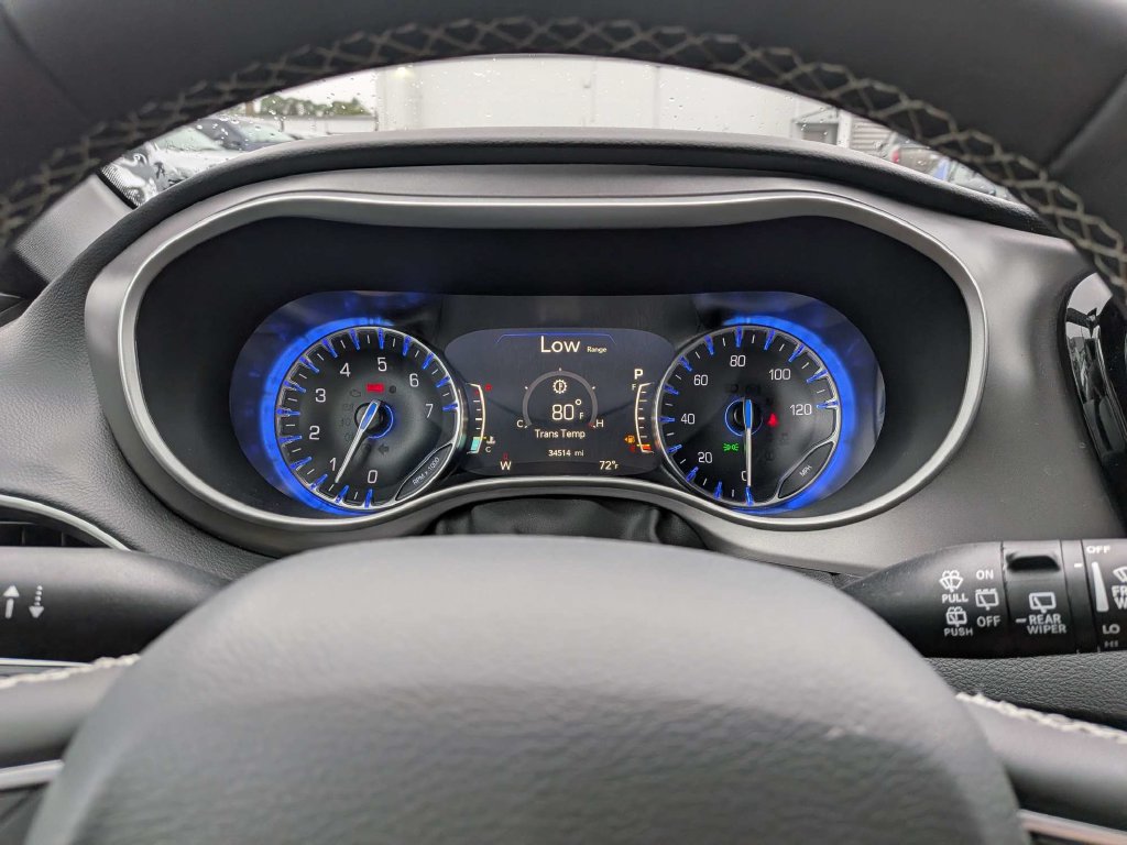 Used 2025 Chrysler Pacifica Select FWD image 27