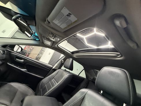 Used 2017 Toyota Camry XLE FWD image 11