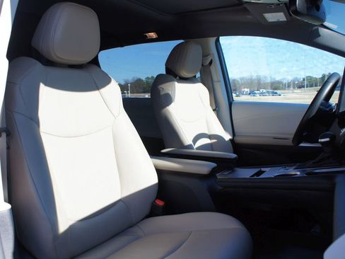 Used 2024 Toyota Sienna XLE image 23