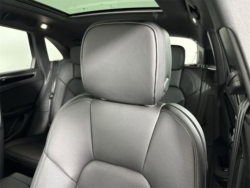 Certified 2025 Porsche Macan image 41