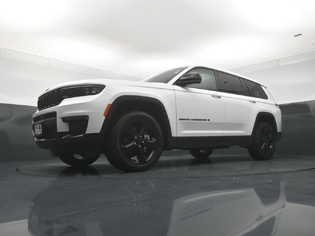 Used 2025 Jeep Grand Cherokee L Limited w/ Black Appearance Package AWD/4WD image 20