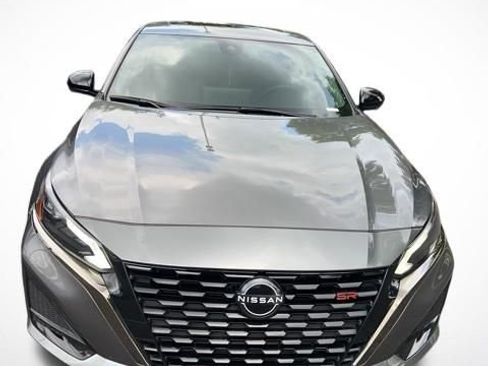 Used 2024 Nissan Altima 2.0 SR FWD image 2