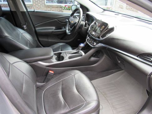 Used 2018 Chevrolet Volt Premier w/ Driver Confidence Package FWD image 31