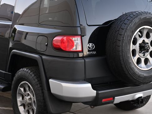 Used 2011 Toyota FJ Cruiser 4WD w/ Convenience Pkg image 30