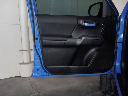 Used 2021 Toyota Tacoma TRD Off-Road image 35