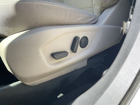 Used 2019 Ford Explorer XLT AWD/4WD image 14