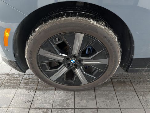 Used 2024 BMW iX xDrive50 w/ Premium Package image 7