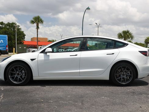 Used 2023 Tesla Model 3 Standard Range RWD image 4