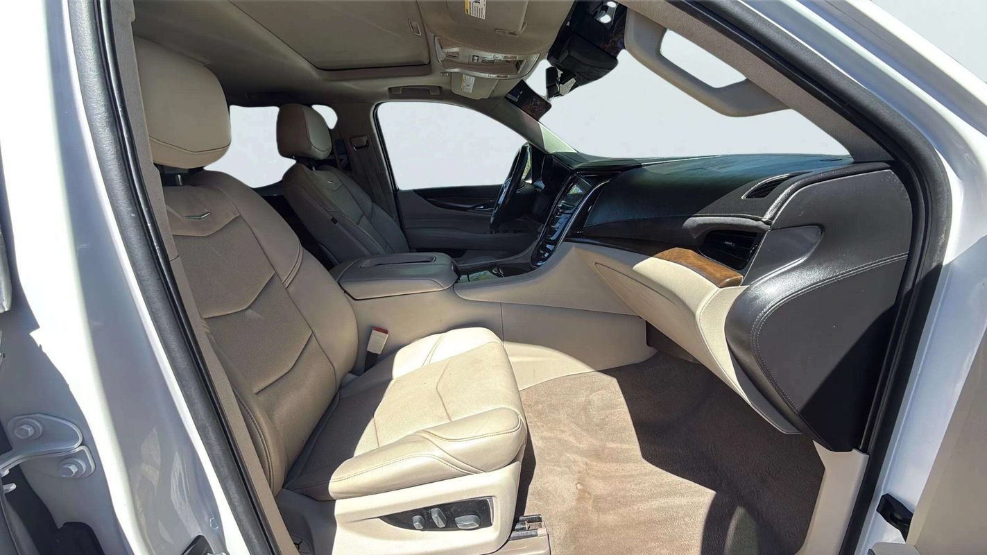 Used 2018 Cadillac Escalade Luxury AWD/4WD image 15