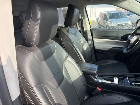 Used 2022 Jeep Compass Limited image 9