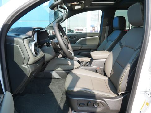 Used 2026 Chevrolet Colorado ZR2 w/ Technology Package AWD/4WD image 8