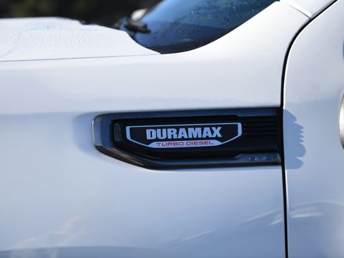 Used 2024 GMC Sierra 1500 AT4 w/ Technology Package image 8