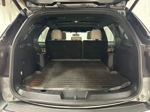 Used 2018 Ford Explorer XLT w/ Equipment Group 201A AWD/4WD image 42