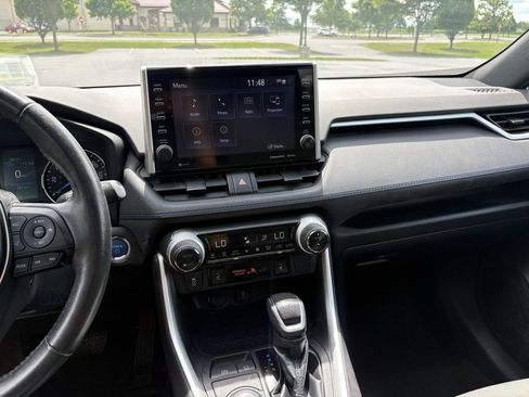 Used 2022 Toyota RAV4 SE w/ Convenience Package AWD/4WD image 26