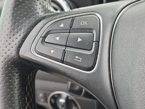 Used 2017 Mercedes-Benz GLA 250 4MATIC image 25