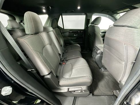 Used 2025 Honda Pilot Sport image 28