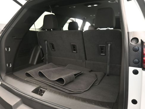 Used 2023 Chevrolet Traverse LT image 22