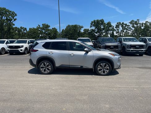 Used 2022 Nissan Rogue SV FWD image 5