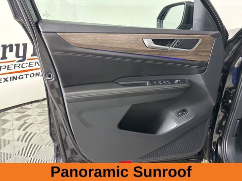 Used 2025 Volkswagen Atlas SEL image 8