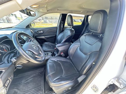 Used 2019 Jeep Cherokee Limited FWD image 18