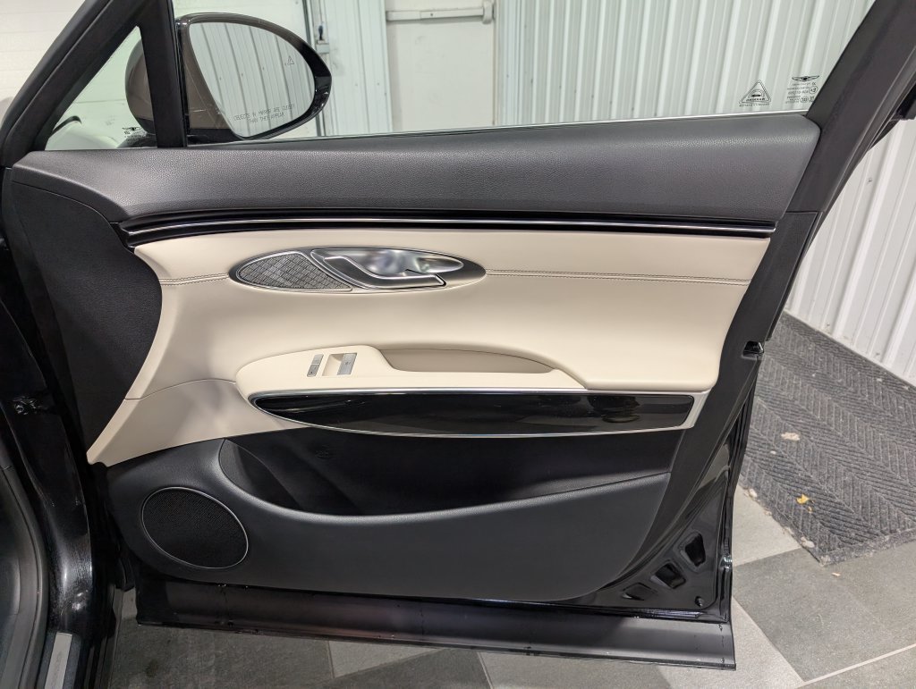 Used 2023 Genesis GV70 2.5T w/ Winter Weather Package AWD/4WD image 29