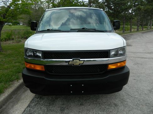 Used 2021 Chevrolet Express 2500 w/ Driver Convenience Package RWD image 2