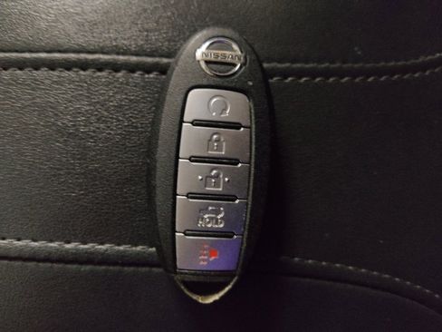 Used 2017 Nissan Rogue SV image 32