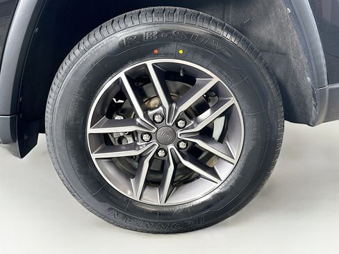 Used 2022 Jeep Grand Cherokee Limited image 11