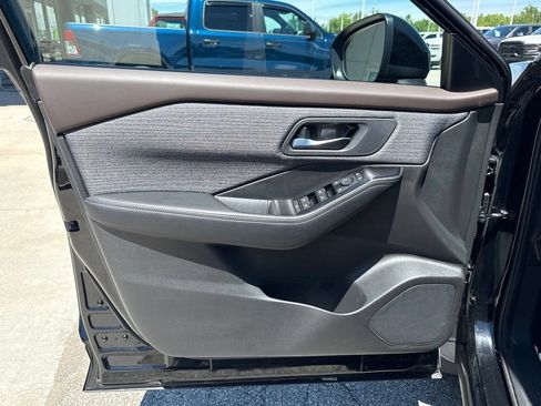 Used 2023 Nissan Rogue SV AWD/4WD image 17