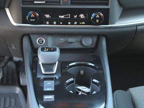 Used 2023 Nissan Rogue SV FWD image 16