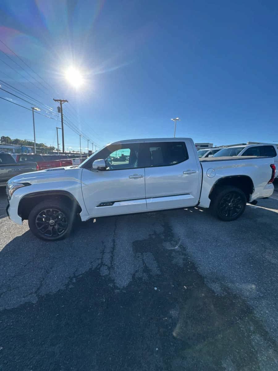 Used 2024 Toyota Tundra Platinum AWD/4WD image 15
