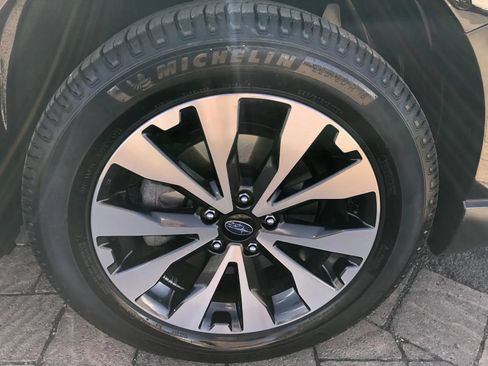 Used 2017 Subaru Outback 2.5i Limited AWD/4WD image 9
