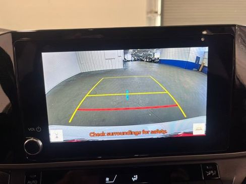 Used 2025 Toyota Camry SE image 28