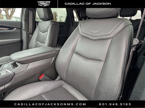 Used 2025 Cadillac XT5 Premium Luxury image 17