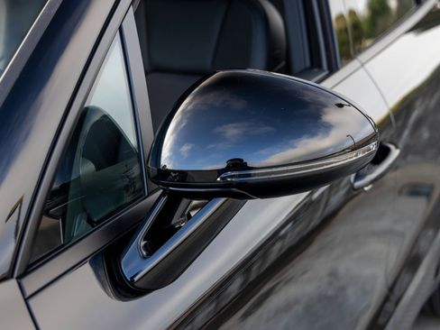 Certified 2025 Porsche Macan image 17