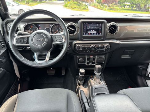 Used 2019 Jeep Wrangler Unlimited Sahara w/ Cold Weather Group AWD/4WD image 9