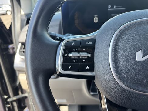 Certified 2026 Kia Carnival FWD image 25