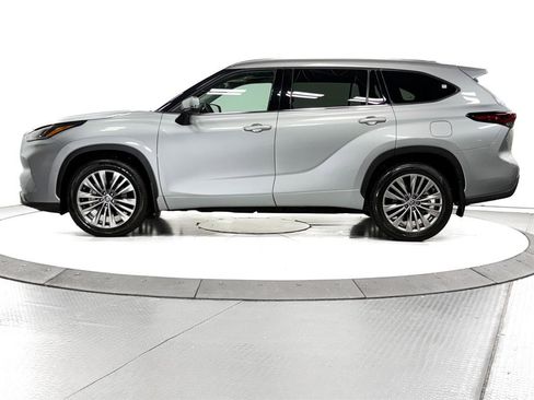 Used 2024 Toyota Highlander Platinum image 8