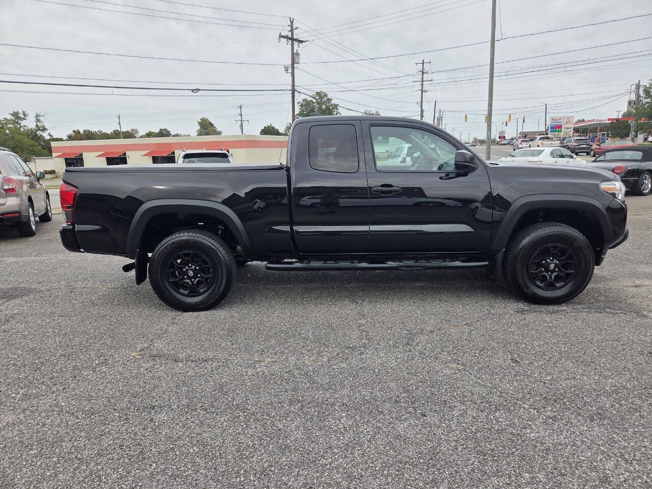 Used 2019 Toyota Tacoma SR w/ SX Package AWD/4WD image 2