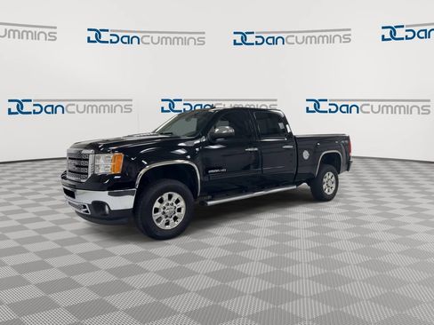 Used 2011 GMC Sierra 2500 SLT w/ Entertainment Package AWD/4WD image 4