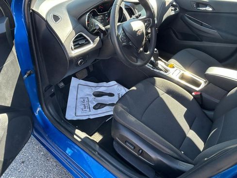 Used 2017 Chevrolet Cruze LT w/ Convenience Package image 10