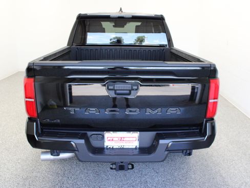 Used 2026 Toyota Tacoma SR5 AWD/4WD image 8