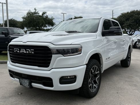 Used 2025 RAM 1500 Laramie w/ Sport Appearance Package AWD/4WD image 9