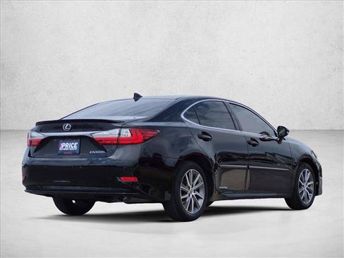 Used 2016 Lexus ES 300h w/ Luxury Package w/Wood Trim FWD image 5