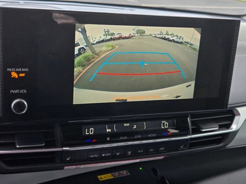 Used 2026 Toyota Sienna XLE FWD image 15